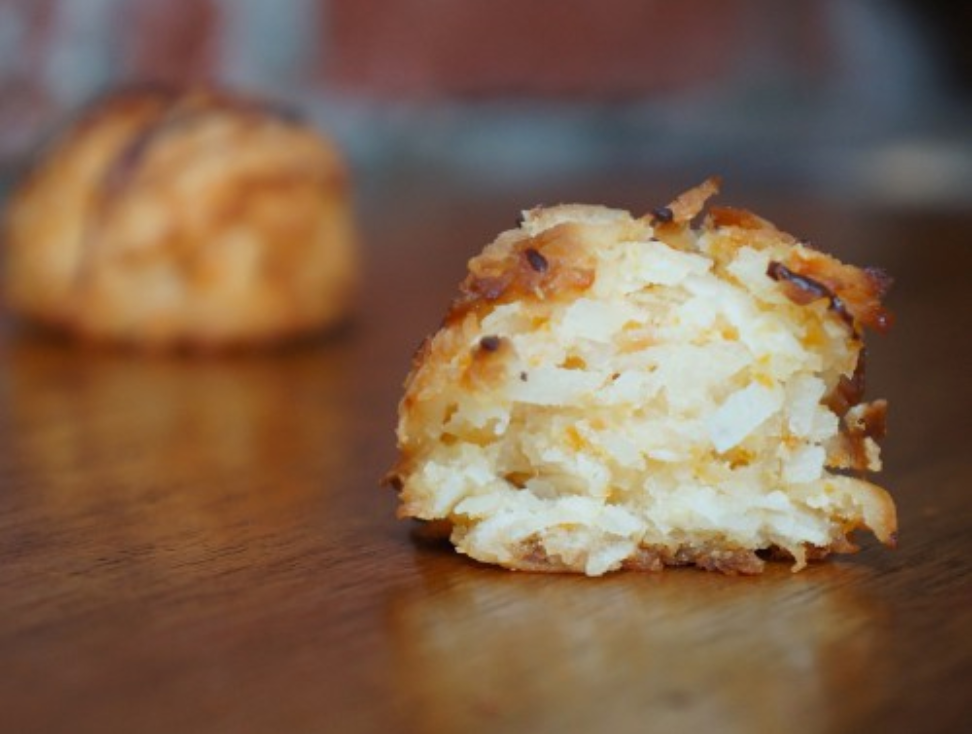 Coconut Macaroons (package contains 8 macaroons) Chocolate - Casa de Chocolates